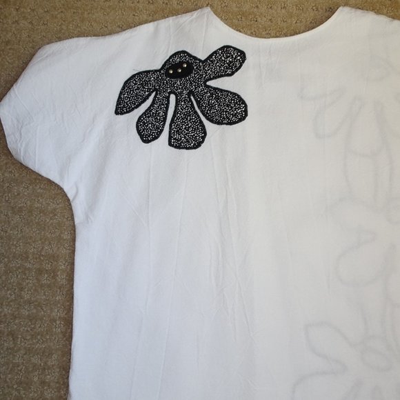 White Shirt with Simple Flowers - Picture 2 of 3